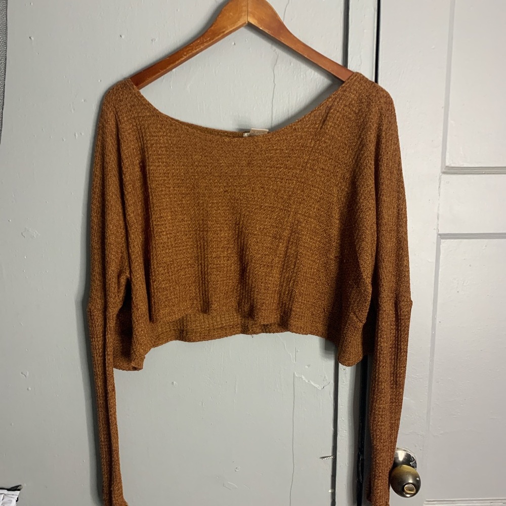 Crop top off the shoulder